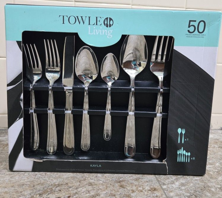 TOWLE PREMIUM STAINLESS SERVICE FOR 8 PLUS 2 ADDITIONAL