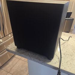 Elura 8" Powered Subwoofer