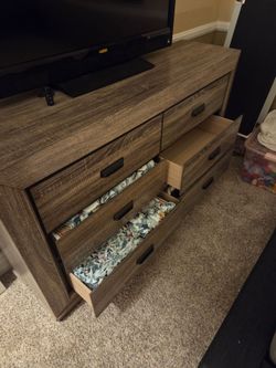 Brown 6 Drawer Dresser/Nightstand combo