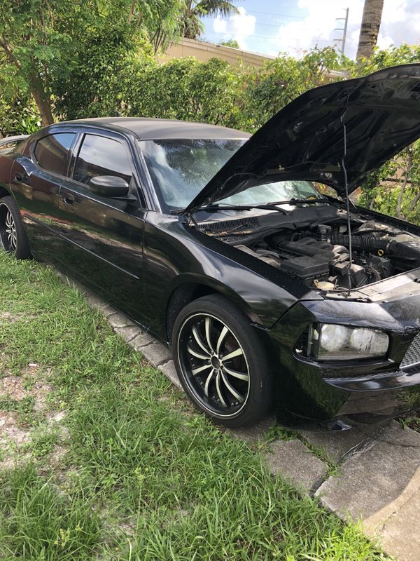 2009 Dodge Charger for parts!!!! for Sale in Miami, FL