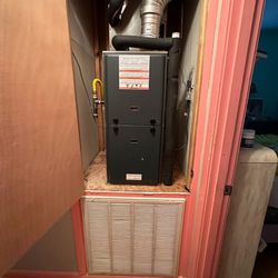 2.5 Ton AC Unit With Gas Furnace 