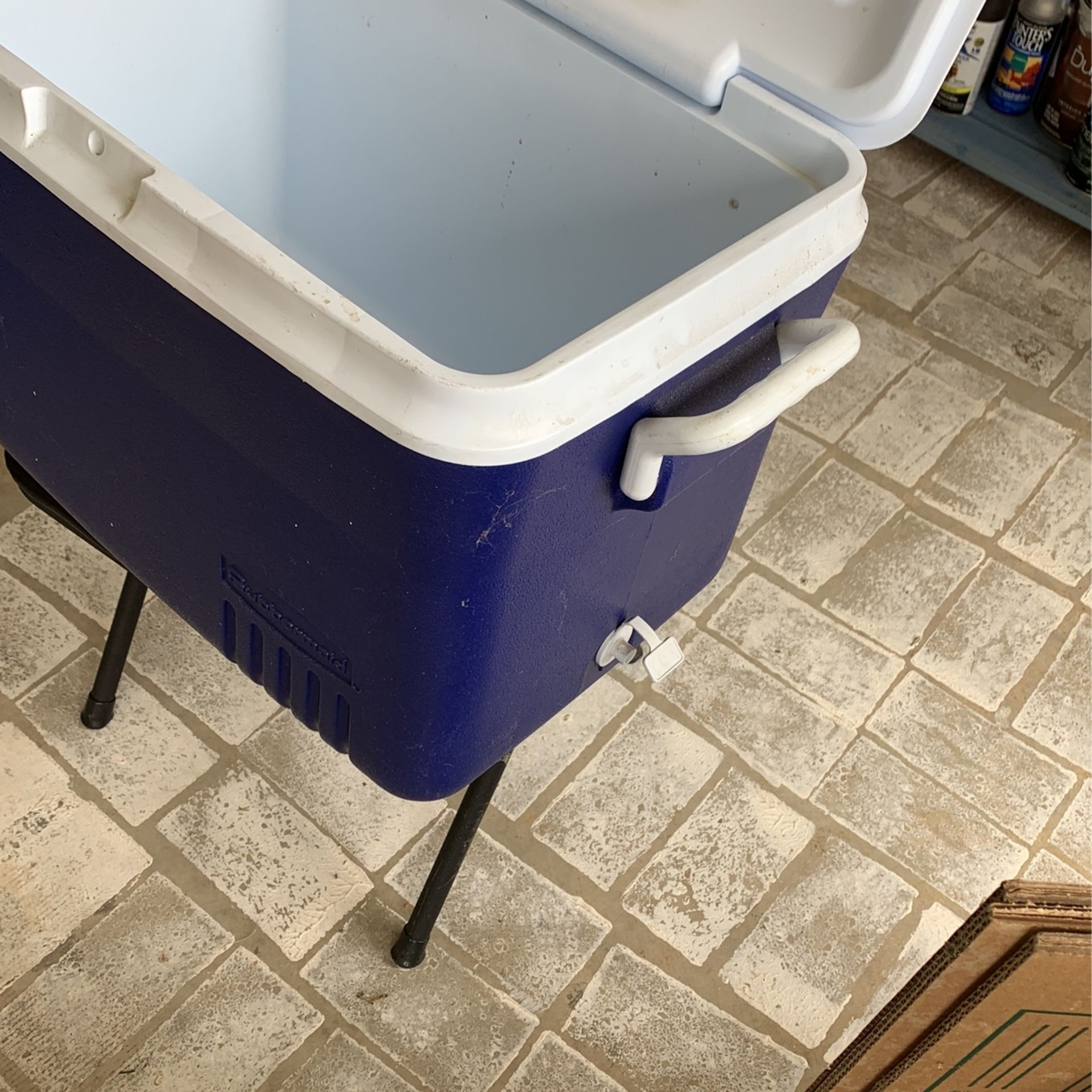Rubbermaid Cooler