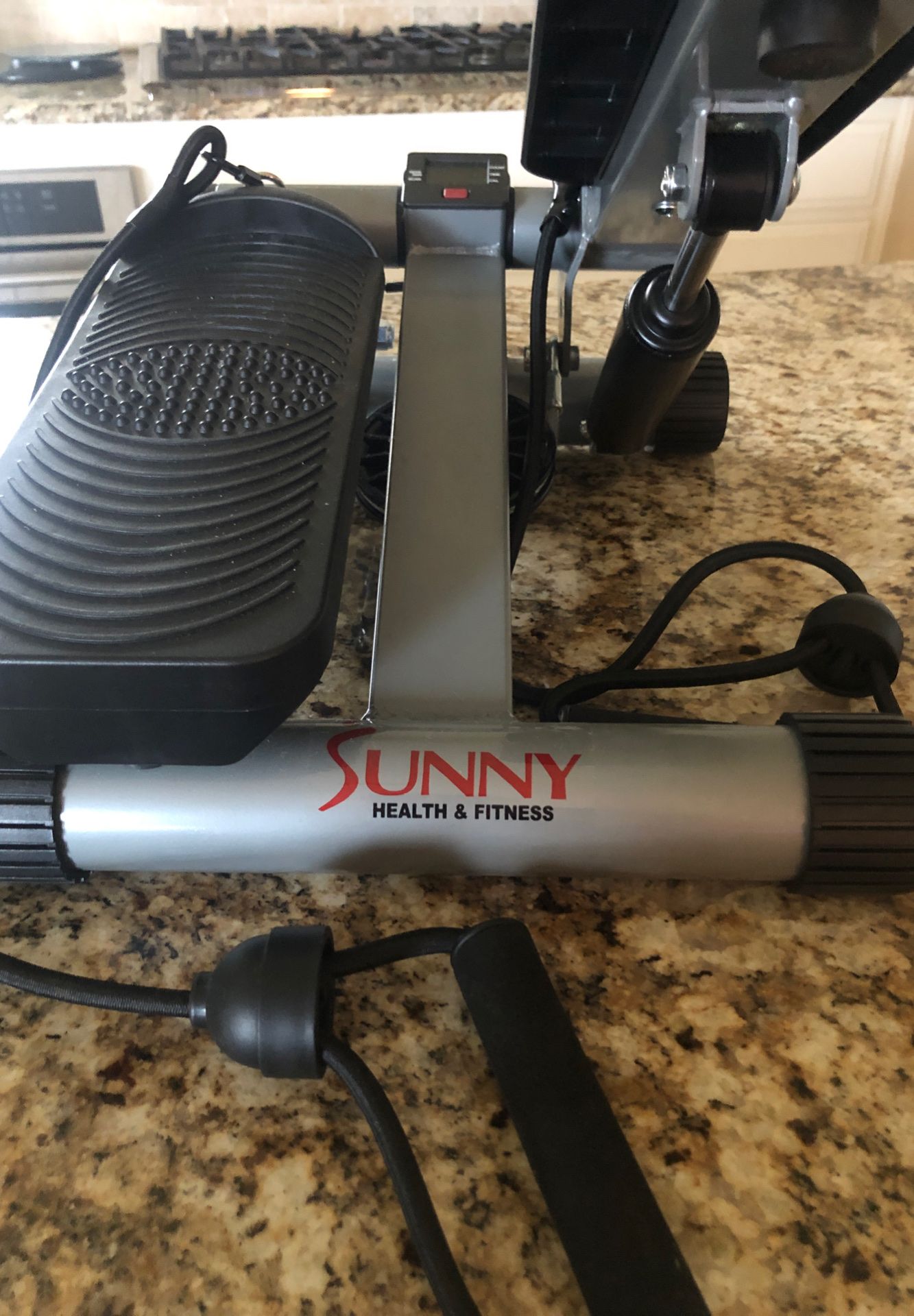 SUNNY HEALTH & FITNESS Steeper with Resistance Bands