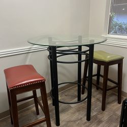 Sturdy Glass Table With Bar Stools 