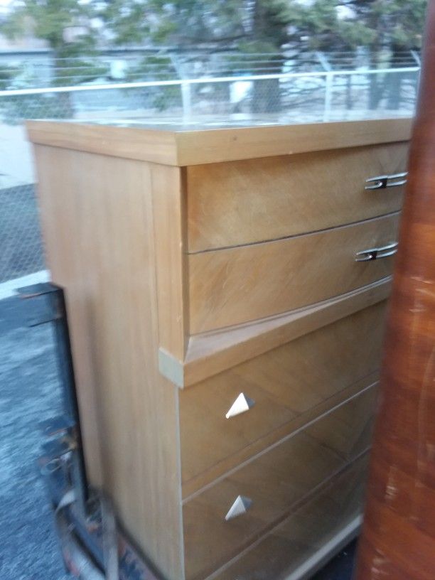 United Furniture Mid Century Modern Dresser Set