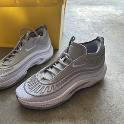 NIKE COSMIC UNITY 3 TB Size 12