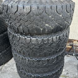 Goodyear wrangler LT275/70R18 