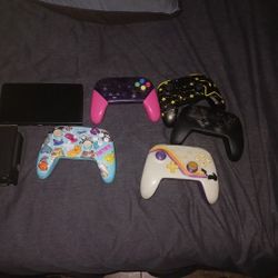 Nintendo Switch 5 Controllers And Super Smash Bros  Game