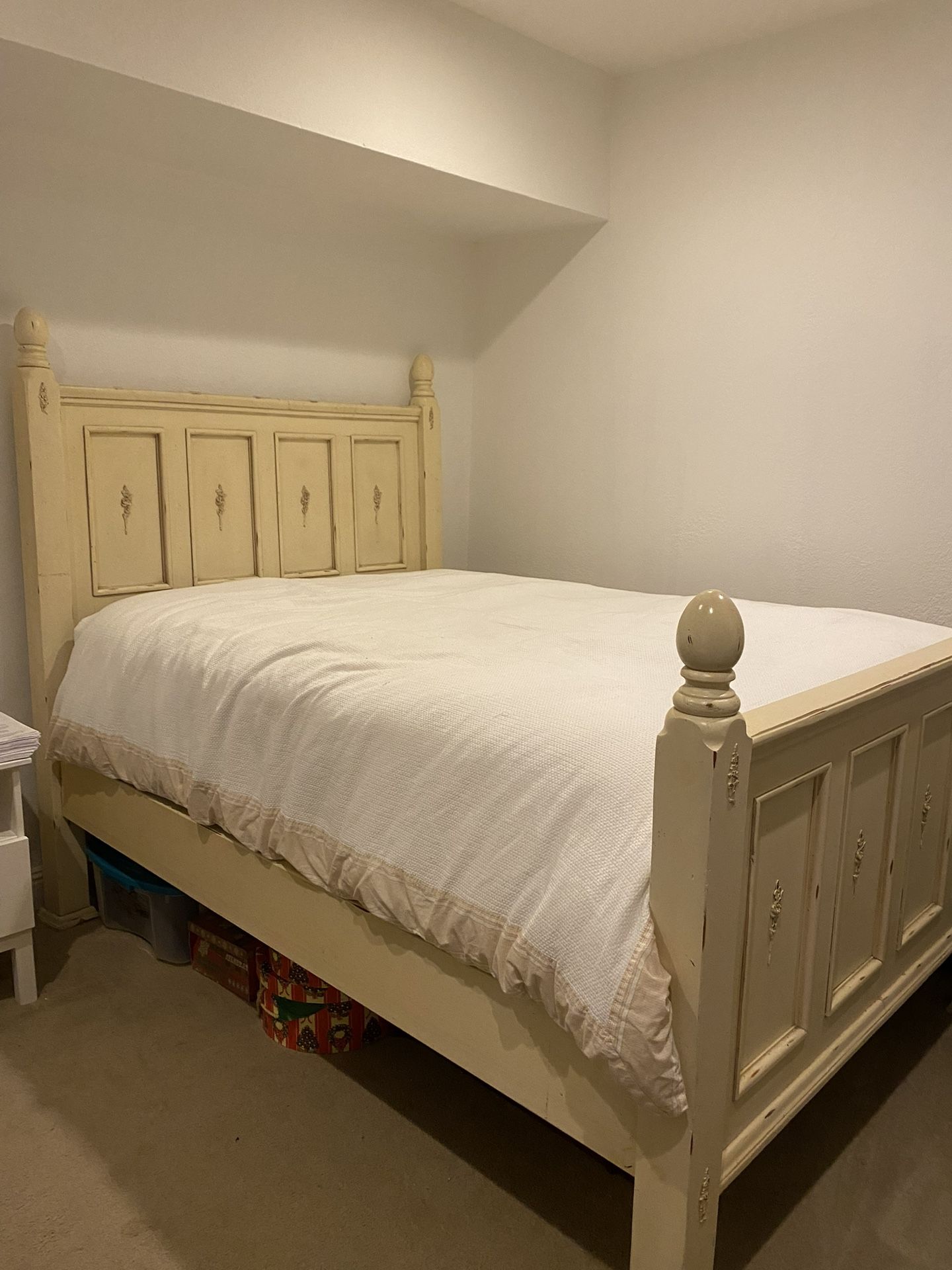 Double Shabby Chic bed frame