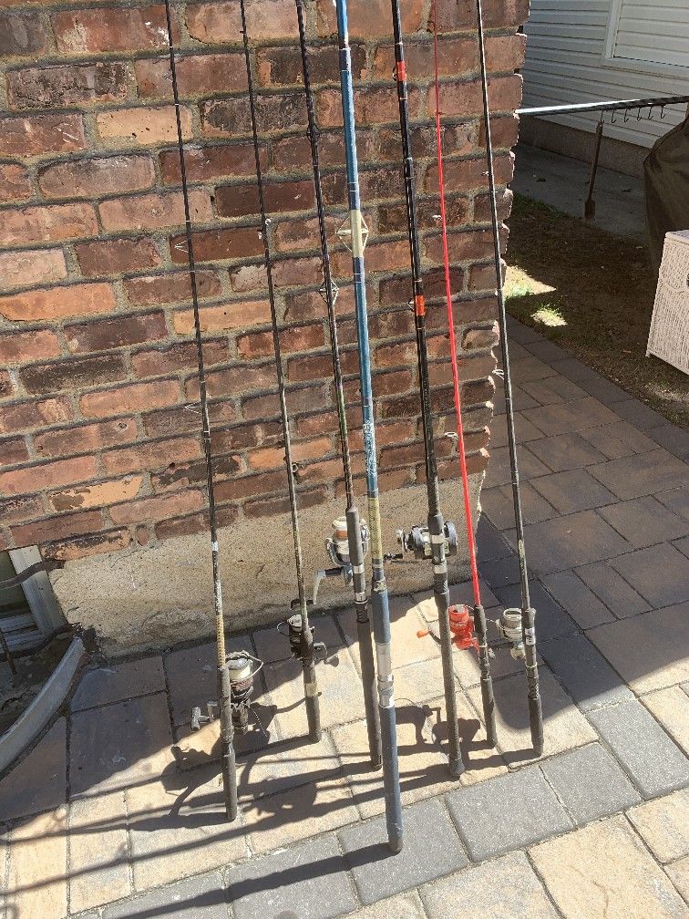 7  Fishing Poles And Reels