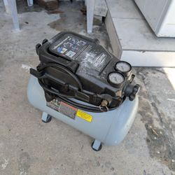 MCGRAW 3 Gallon Hotdog Air Compressor 1/3 HP 110 PSI Low Profile Oil-Free 120V
