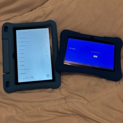 2 brand new tablets with covers (selling as a set) / 2 tabletas nuevas con fundas