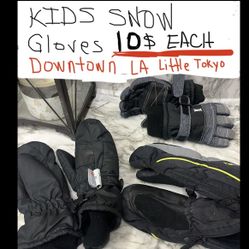 LITTLE KIDS * WATERPROOF * SNOW 🧤 GLOVES / MITTENS 10$ EACH / Cozy Inside / good condition pick up DTLA Little Tokyo area