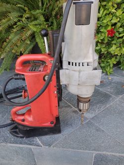 Milwaukee 4204-1 Electromagnetic Drill Press