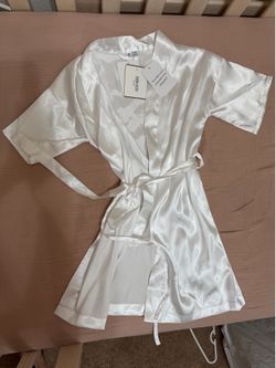 Flower girl robe ( size small)