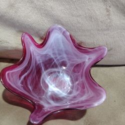 Cypress Made In Spain Scalloped Glass Swirl Bowl. Fuscia. 