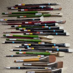 35 High End Paint Brushes. Artist loft, Master touch, Velvotouch, and  Royal & Langnickel®.