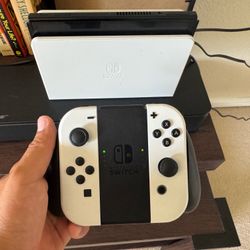 Nintendo Switch OLED – White (64GB)