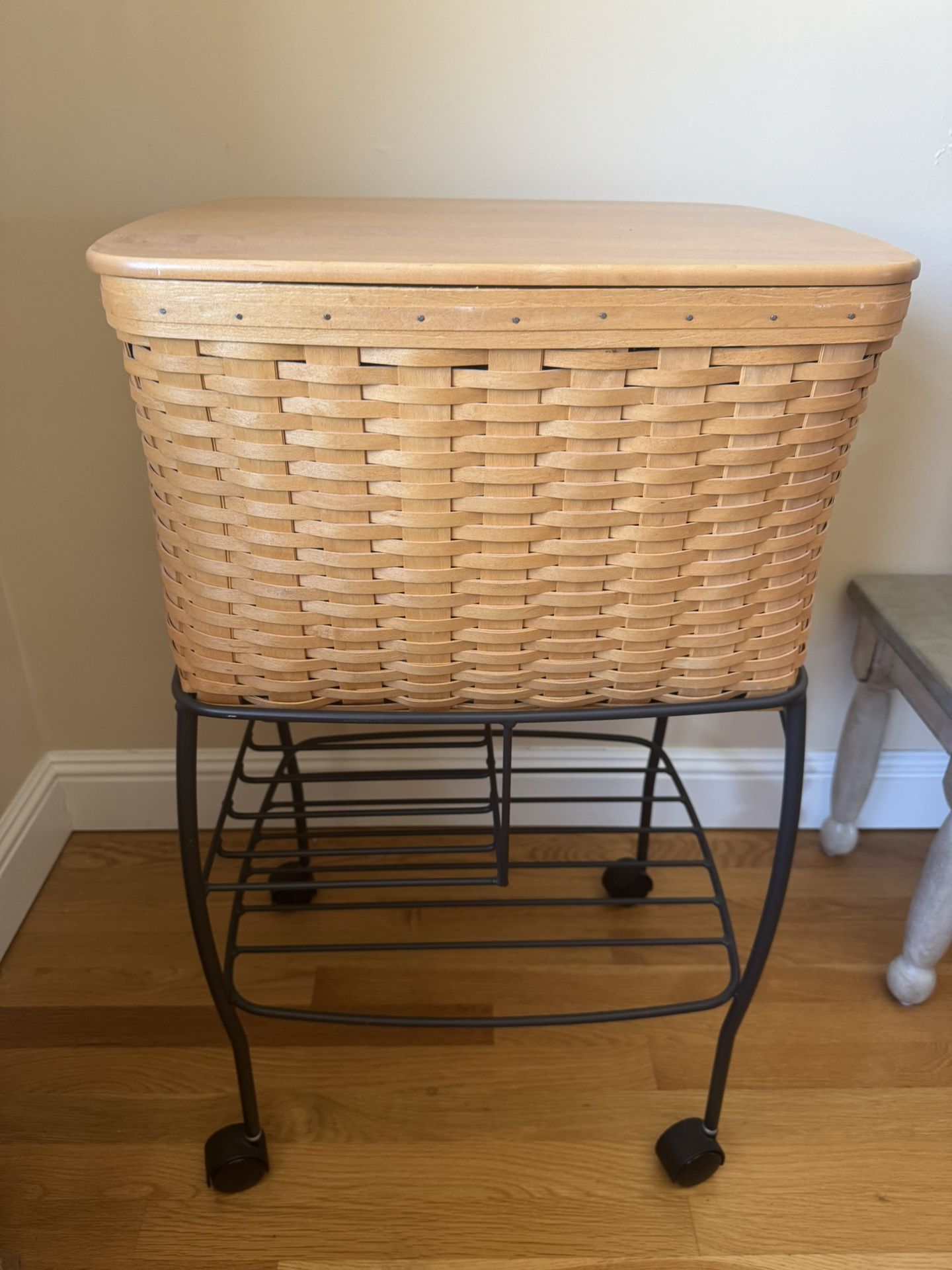 2000 Longaberger Hostess File Basket (Like New)