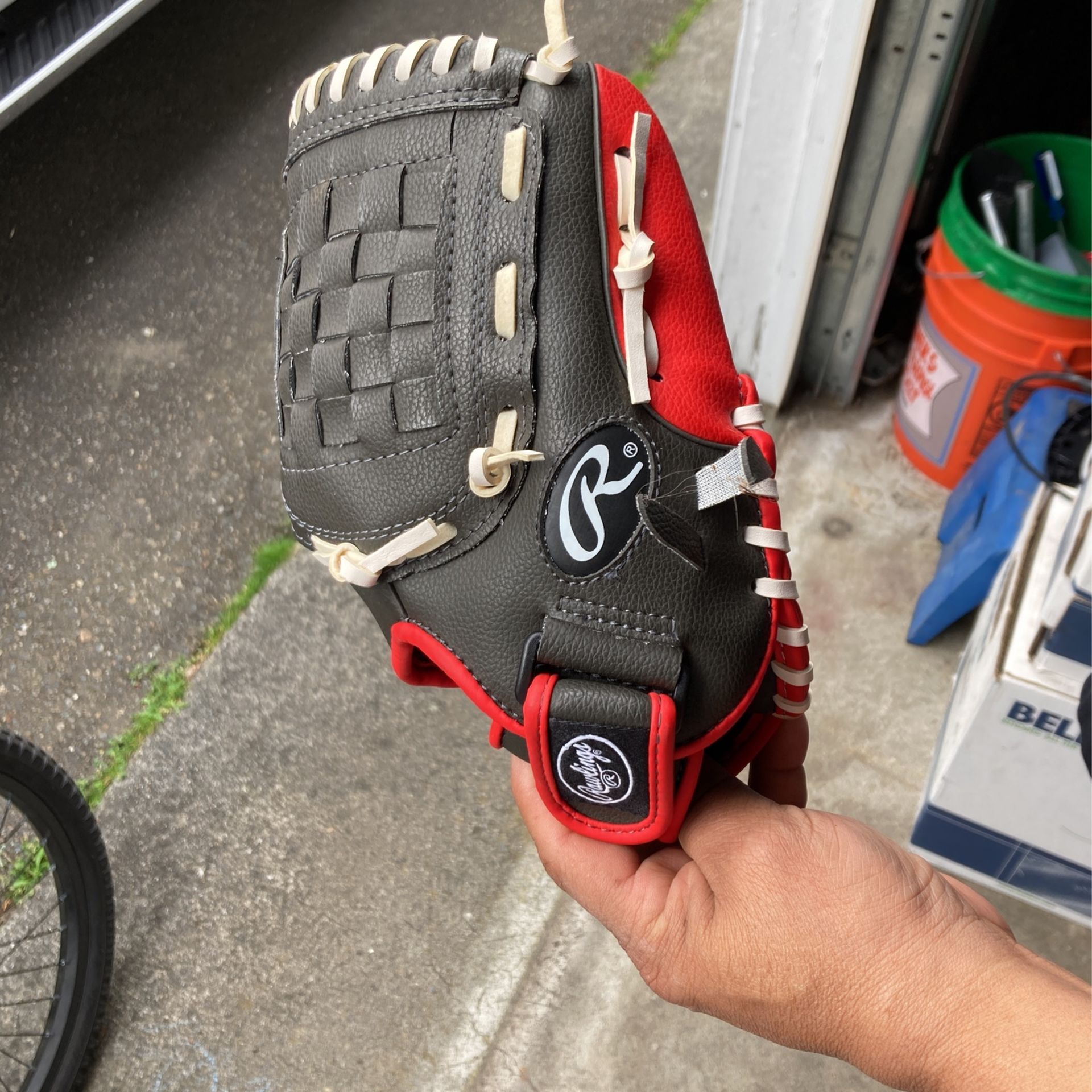 Rawling Kids Baseball Glove Right Handed $17.00