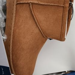 Women's Winter Boots Size 10M  New