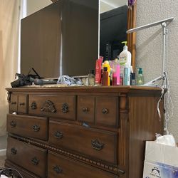 Dresser With Mirror