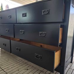 6 Drawer Dresser. Nice!!