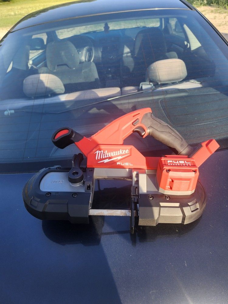 Brand New Milwaulkee Fuel M18 Bandsaw