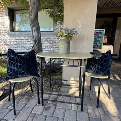 Small Table And 2 Matching Chairs! 