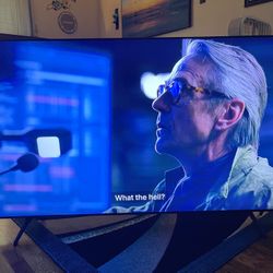 LIKE NEW 4K 65” SAMSUNG SMART TV.. REMOTE INCLUDED 