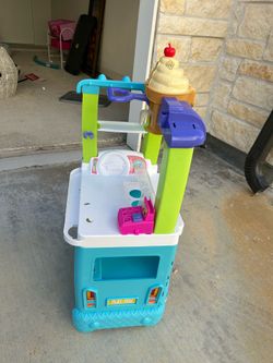 Kids ice cream cart with some accessories
