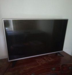 LG - 43” Class UQ75 Series LED 4K UHD Smart webOS TV