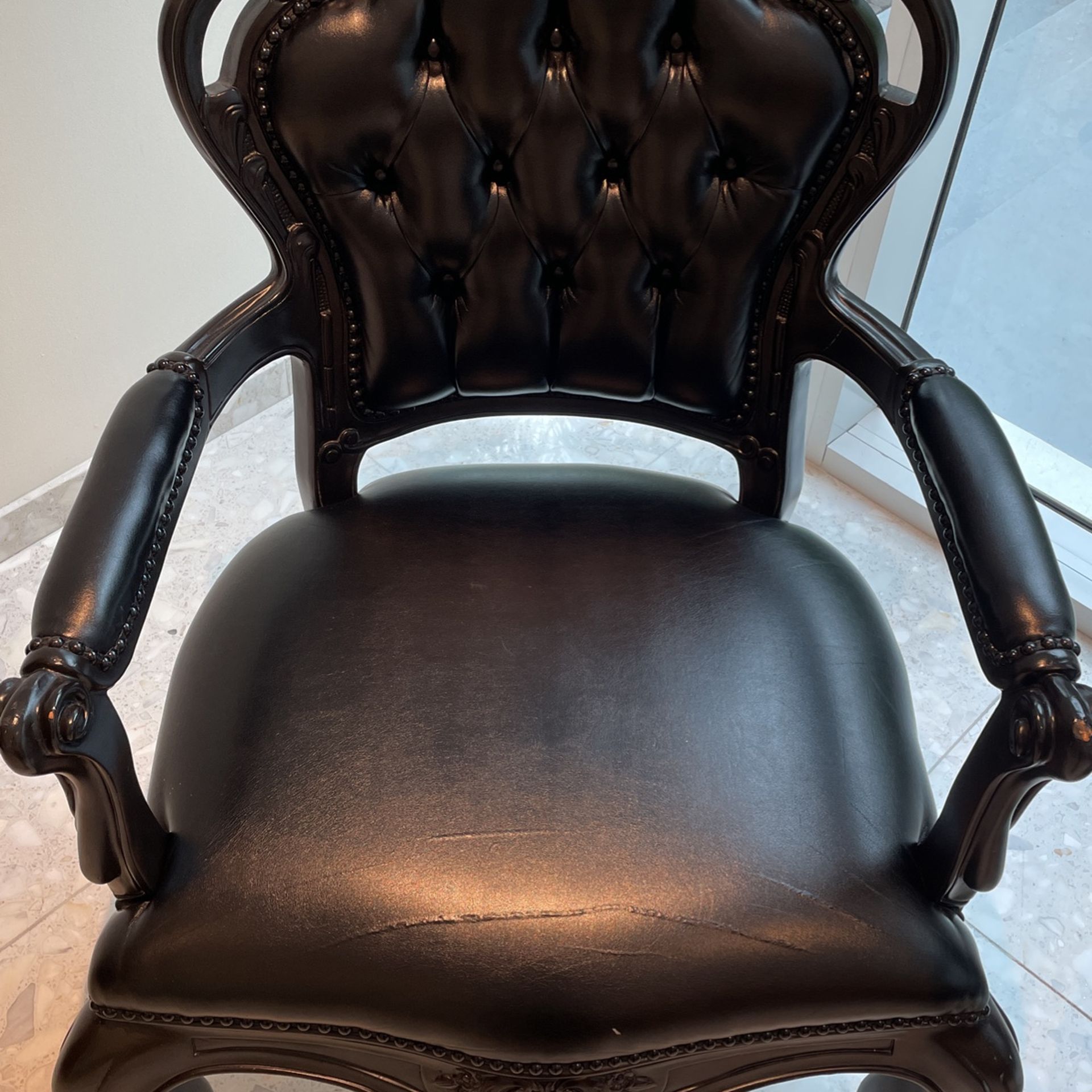 Set of 4 Chairs In Black Wood & Leather