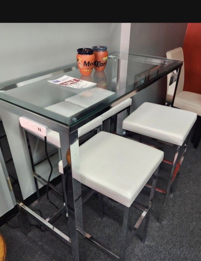 🥰 PUB HEIGHT DINING TABLE WITH 4 STOOLS. BRAND NEW IN BOX