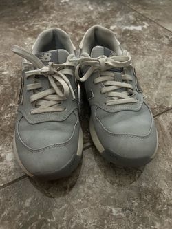 Girls New Balance Gray Low-Top Golf Sneakers