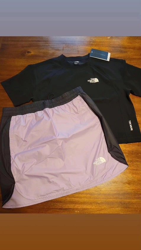 Women's NorthFace Skirt SeT