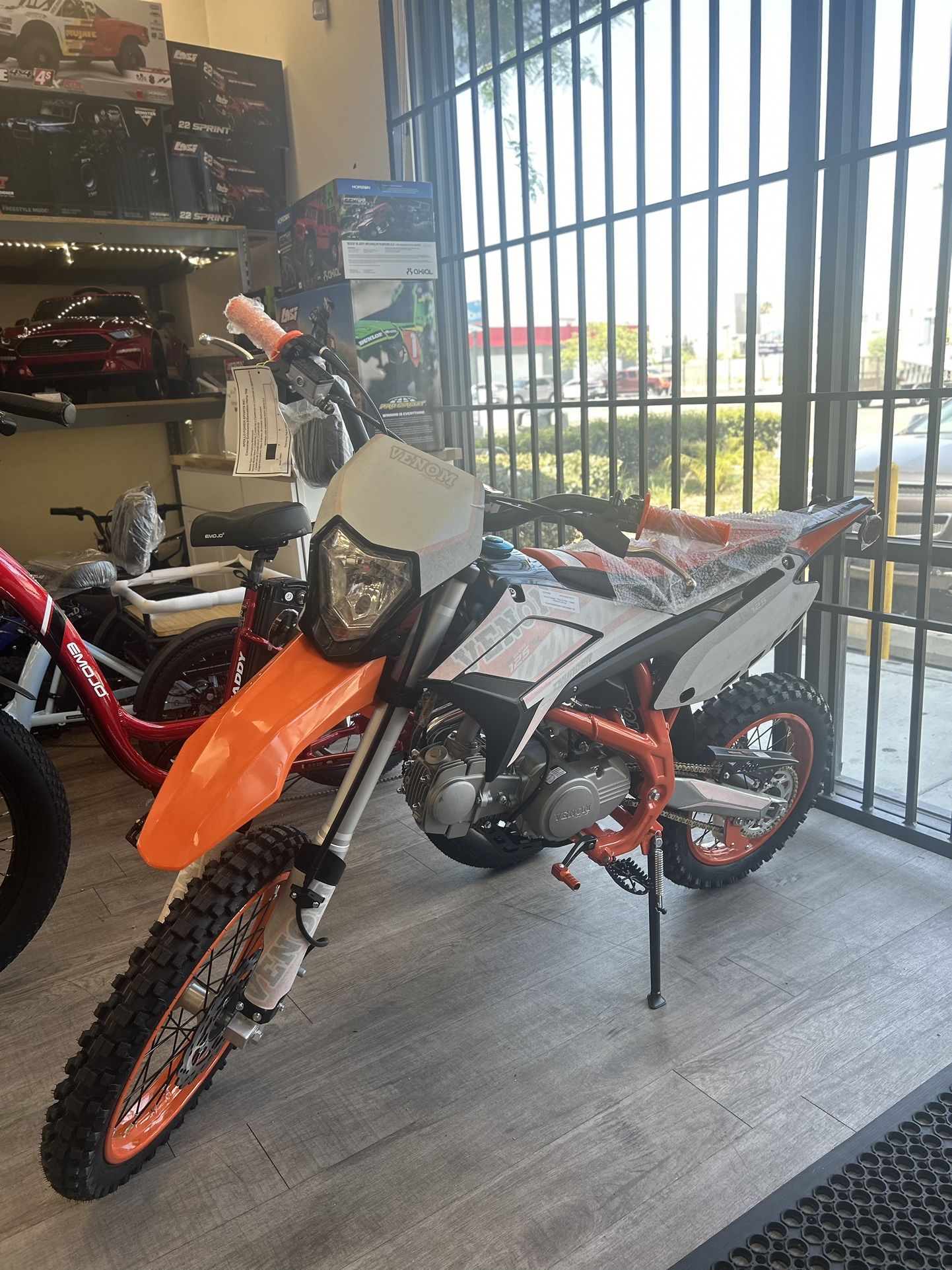 Venom Thunder 125CC 4 Speed Off Road Dirt Bike