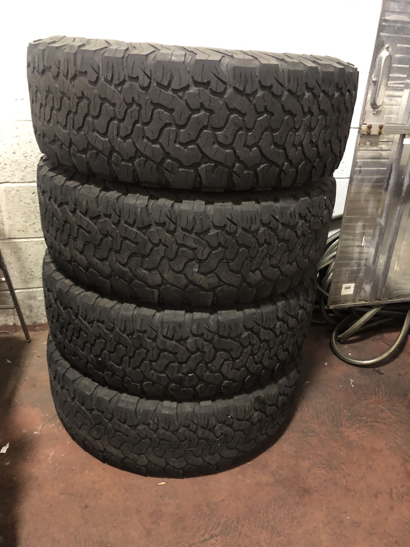 Tires, All 4 BF Goodrich K02 285/70 R17’s, 33’s for Sale in Penn Hills