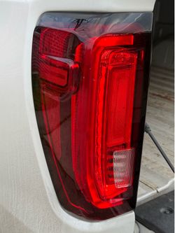 2019-2022 Denali Taillights one is broken