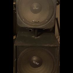 2 Dj speakers An 2 Bass 