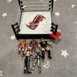 WWE Tornado Takedown Ring + 5 Action Figures