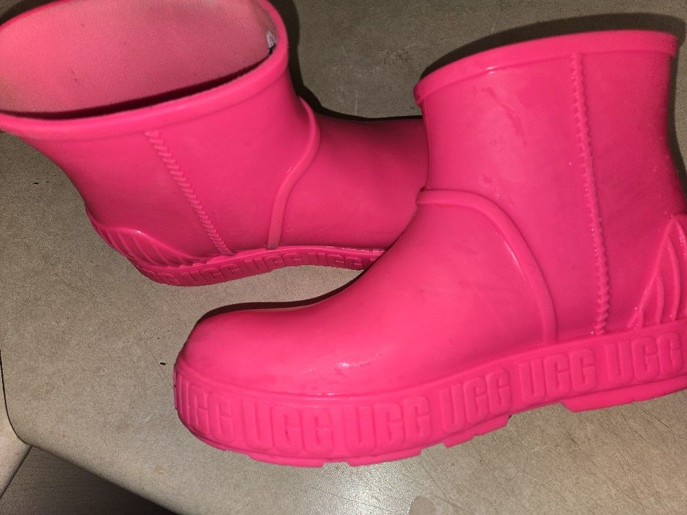 UGG RAINBOOTS