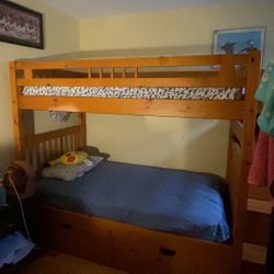 Twin Size Bunk Bed(come With Mattress) Read Dis 