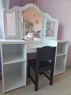 Girls Vanity or Desk