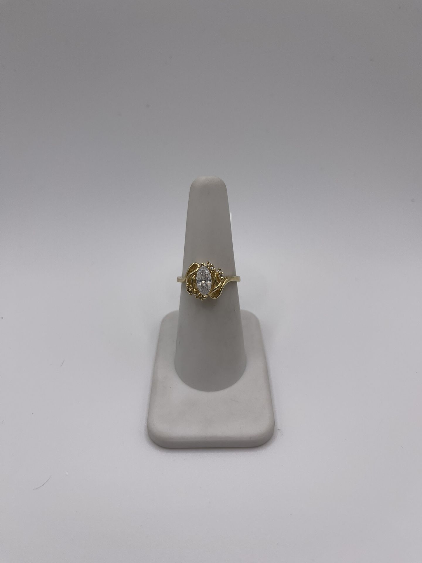 14kt Gold Engagement Style Ring w/ Stone