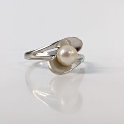 10k White Gold Pearl Ring 