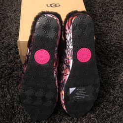 UGG Austraila Puff Yeah Graffiti Print Pattern Satin Furry Slippers