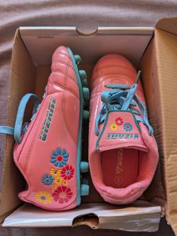 Girls soccer shoes