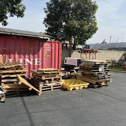 FREE PALLETS