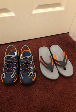 Boys shoes size 4 new